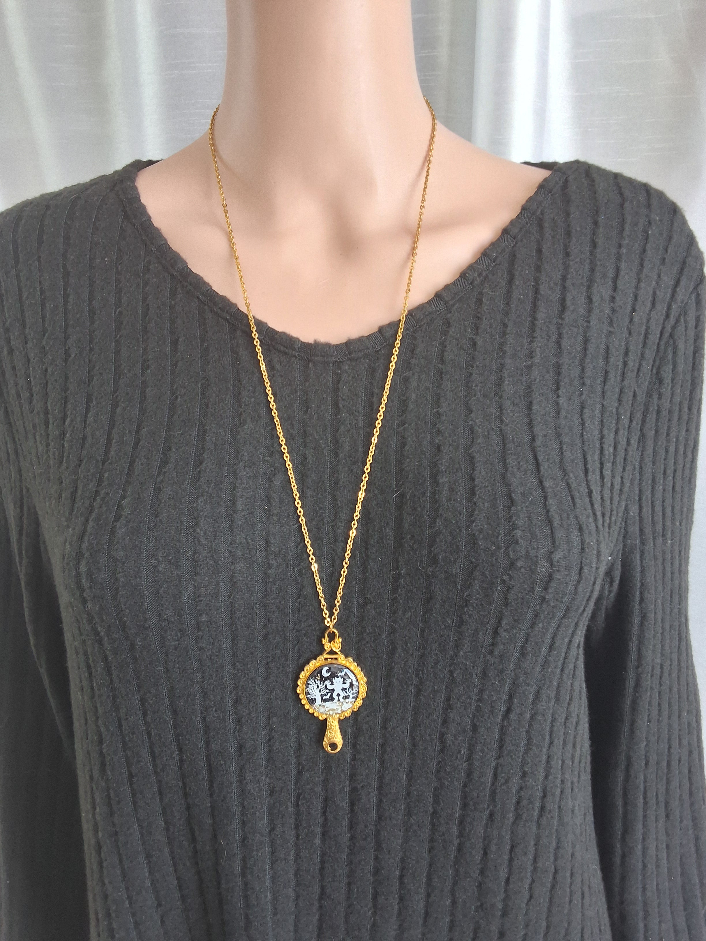 Collier Démon de la Forêt – Créature d’Halloween Fluorescente