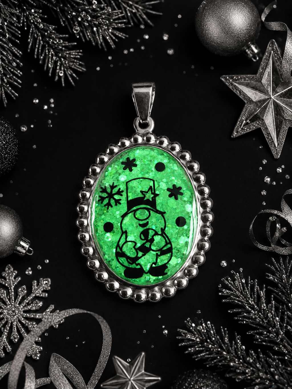 Collier Lutin du Père Noël – Magie Fluorescente vert