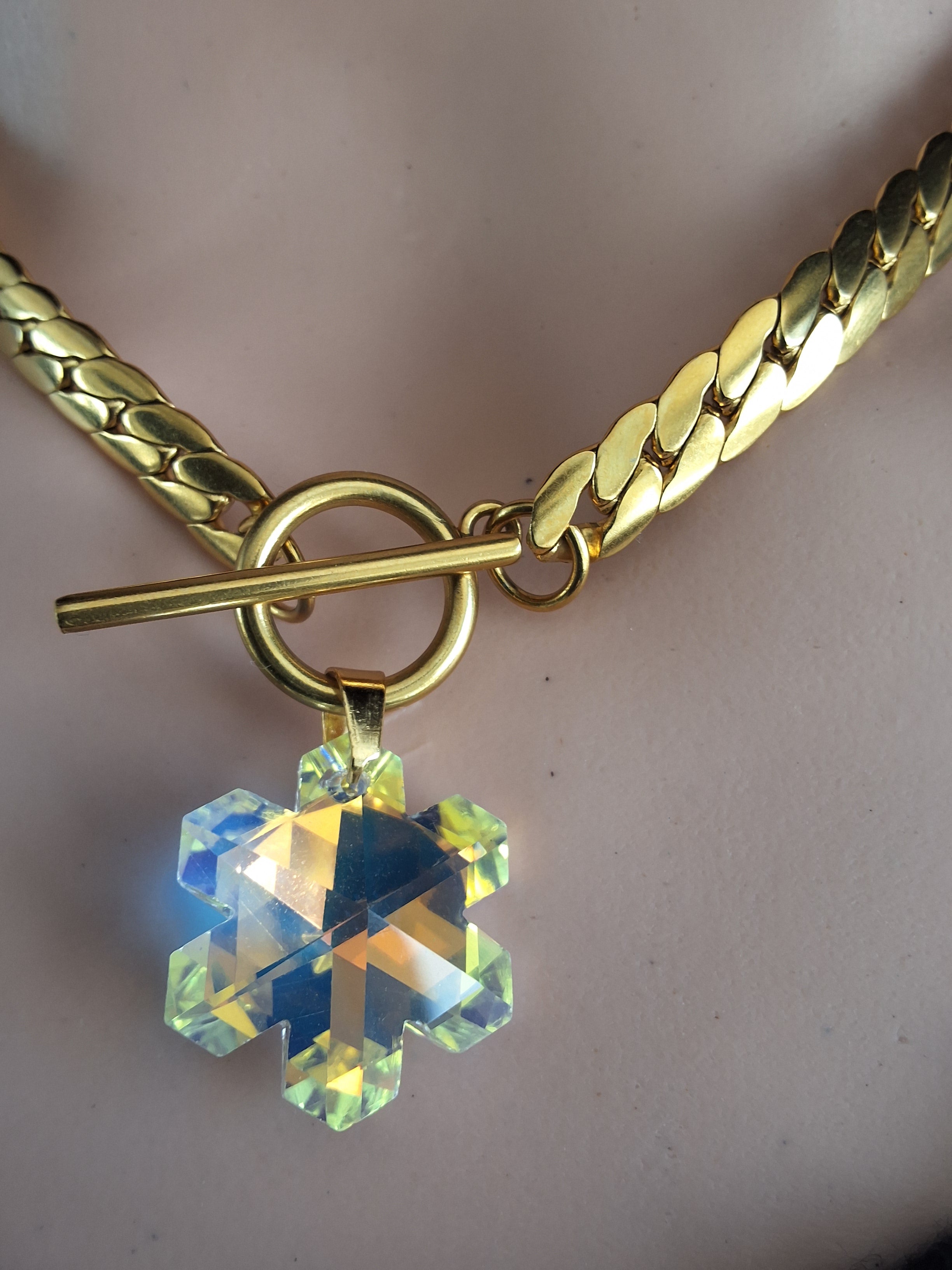 Collier étoile pharmacie or