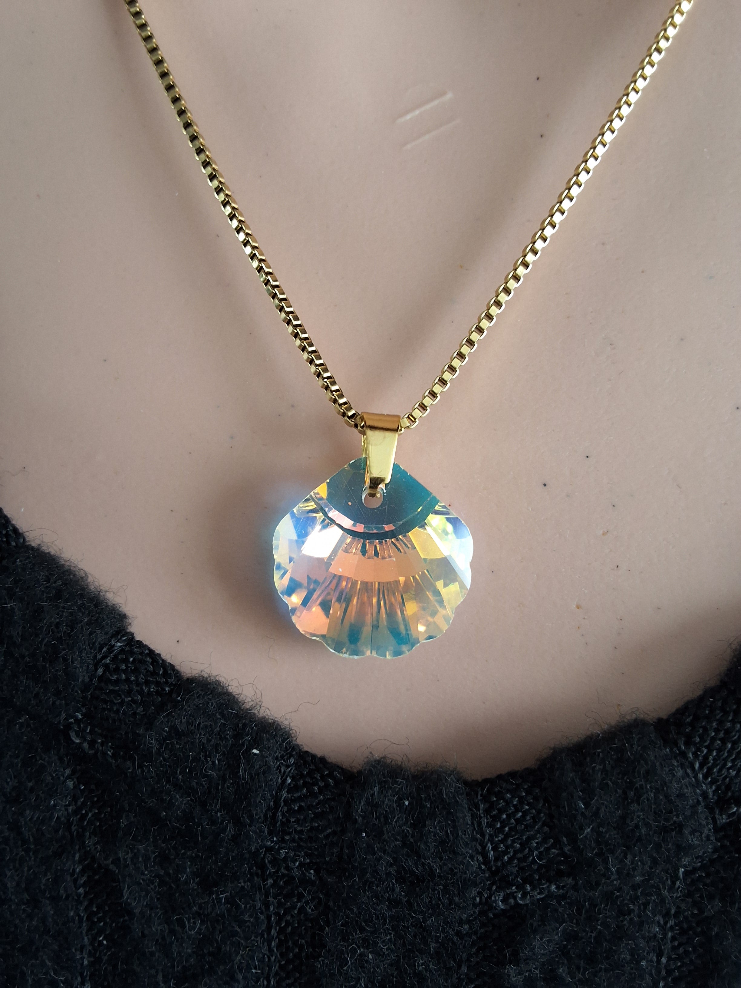 Collier coquillage en cristal or
