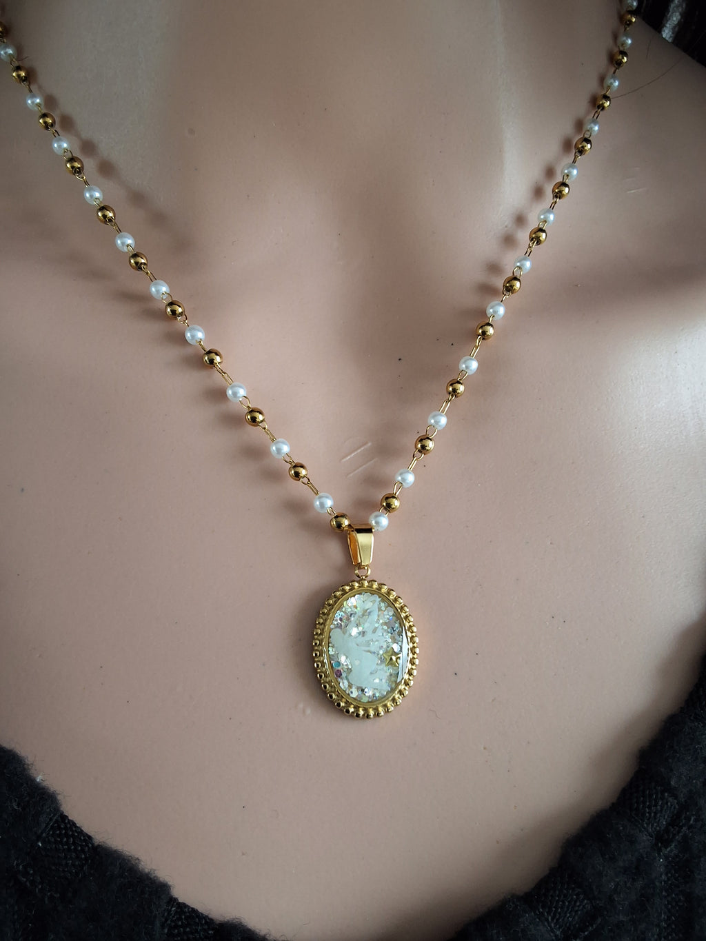 Collier de perles blanches de la fée stellia