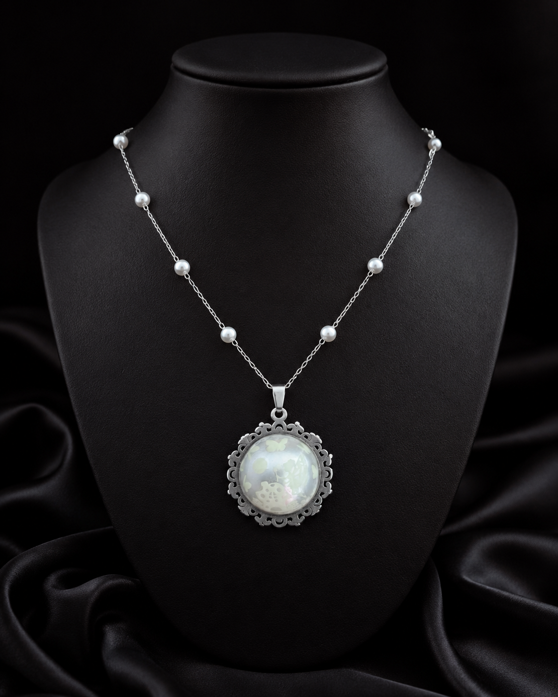 Collier rond à dentelle moyenne perle blanche de la fée félicia