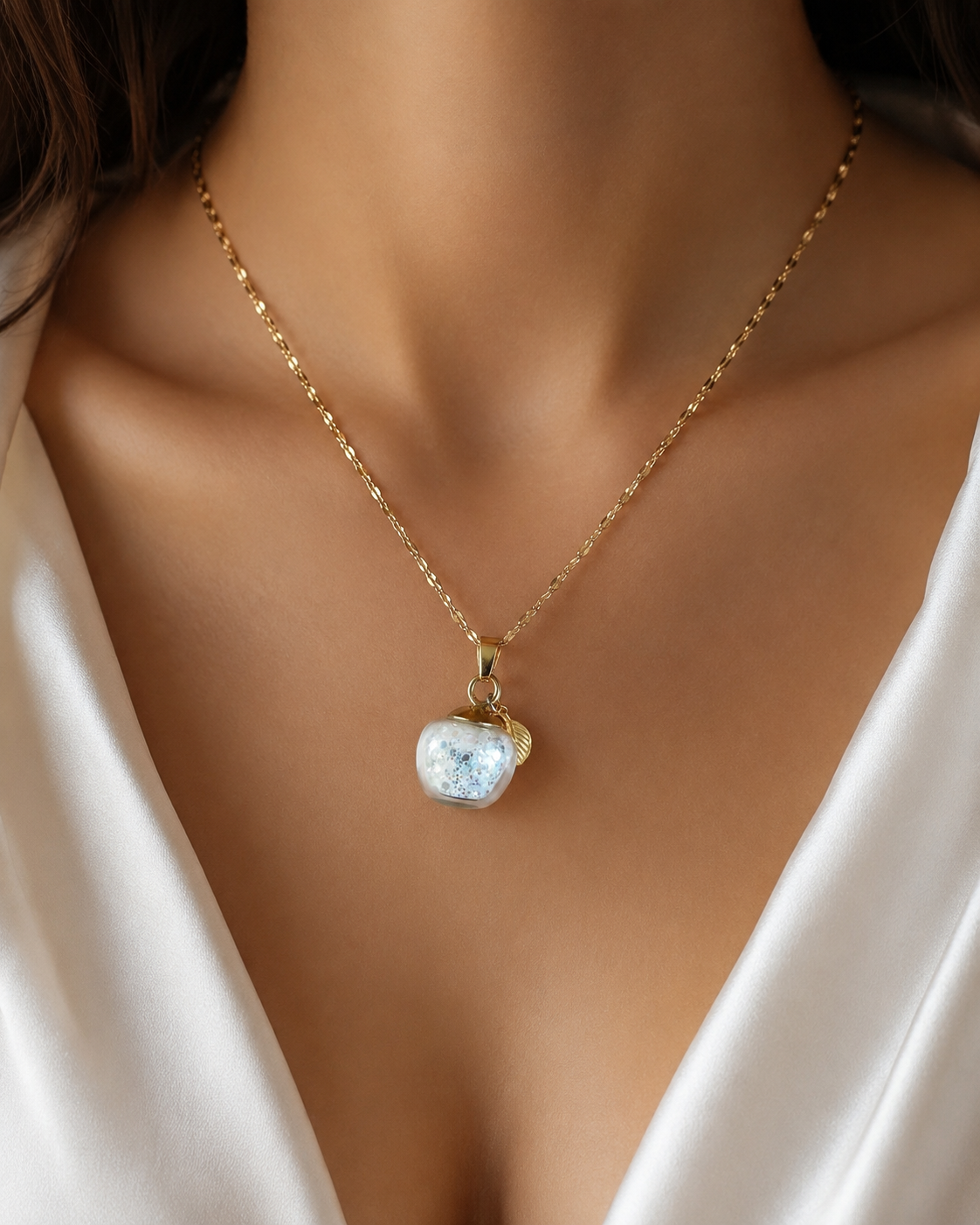 Le collier Pomme rouge — Éclat de Cristal