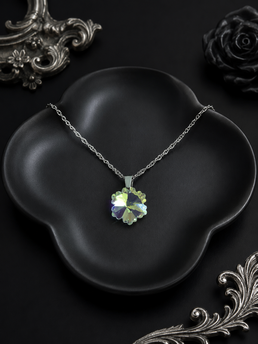 Le collier petit flocon en cristal argenté