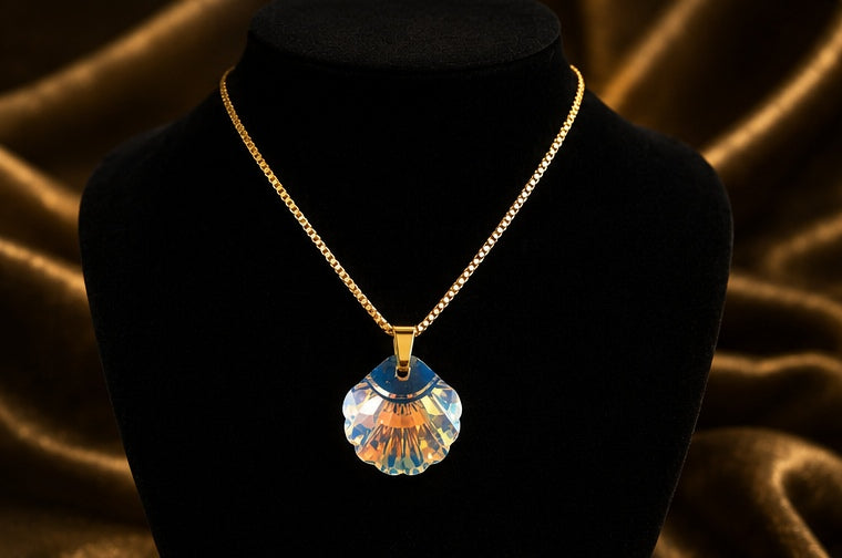 Collier coquillage en cristal doré