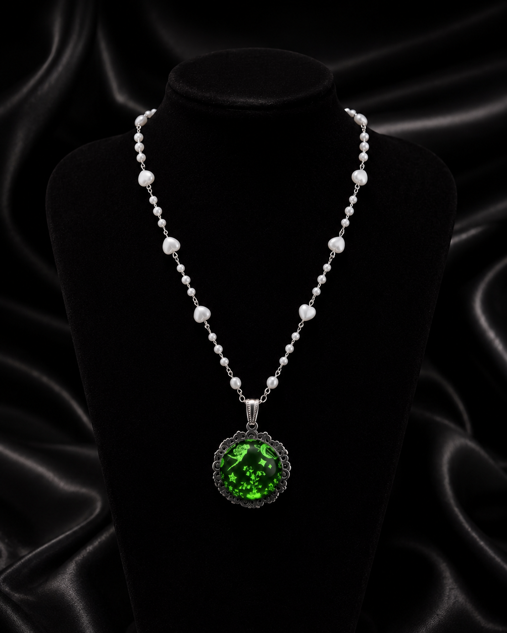 Collier rond à dentelle avec grosse perle blanche de la fée planissette 2