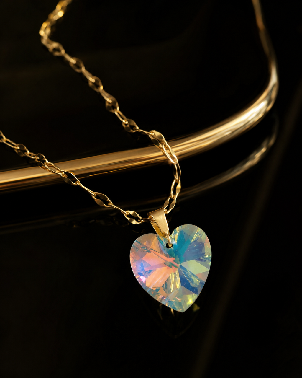 Le collier petit cœur enchanté en cristal doré