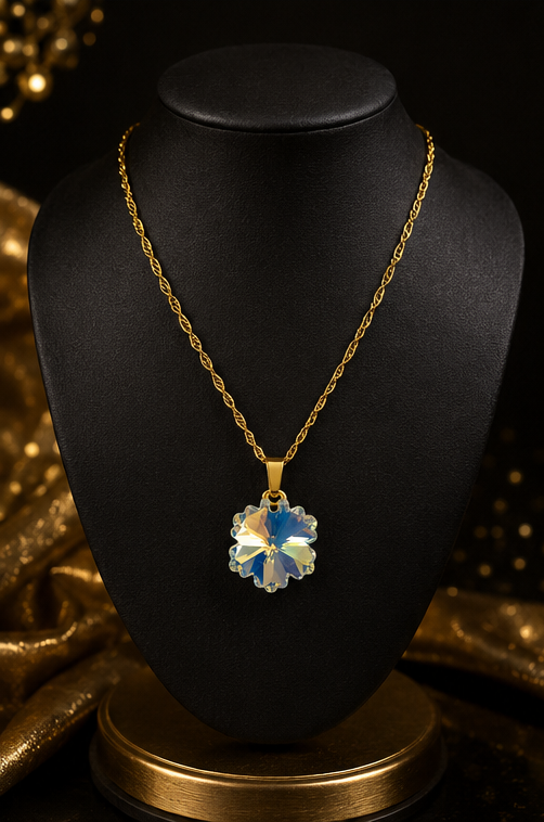 Le collier petit flocon de neige de noel en cristal doré