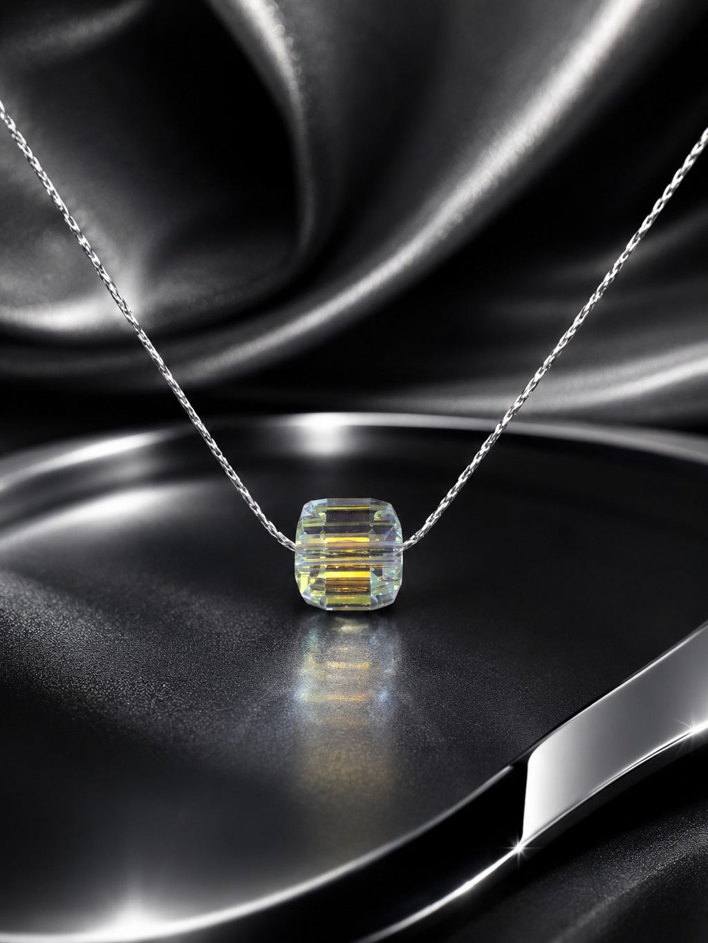 Le collier sucre en cristal argenté