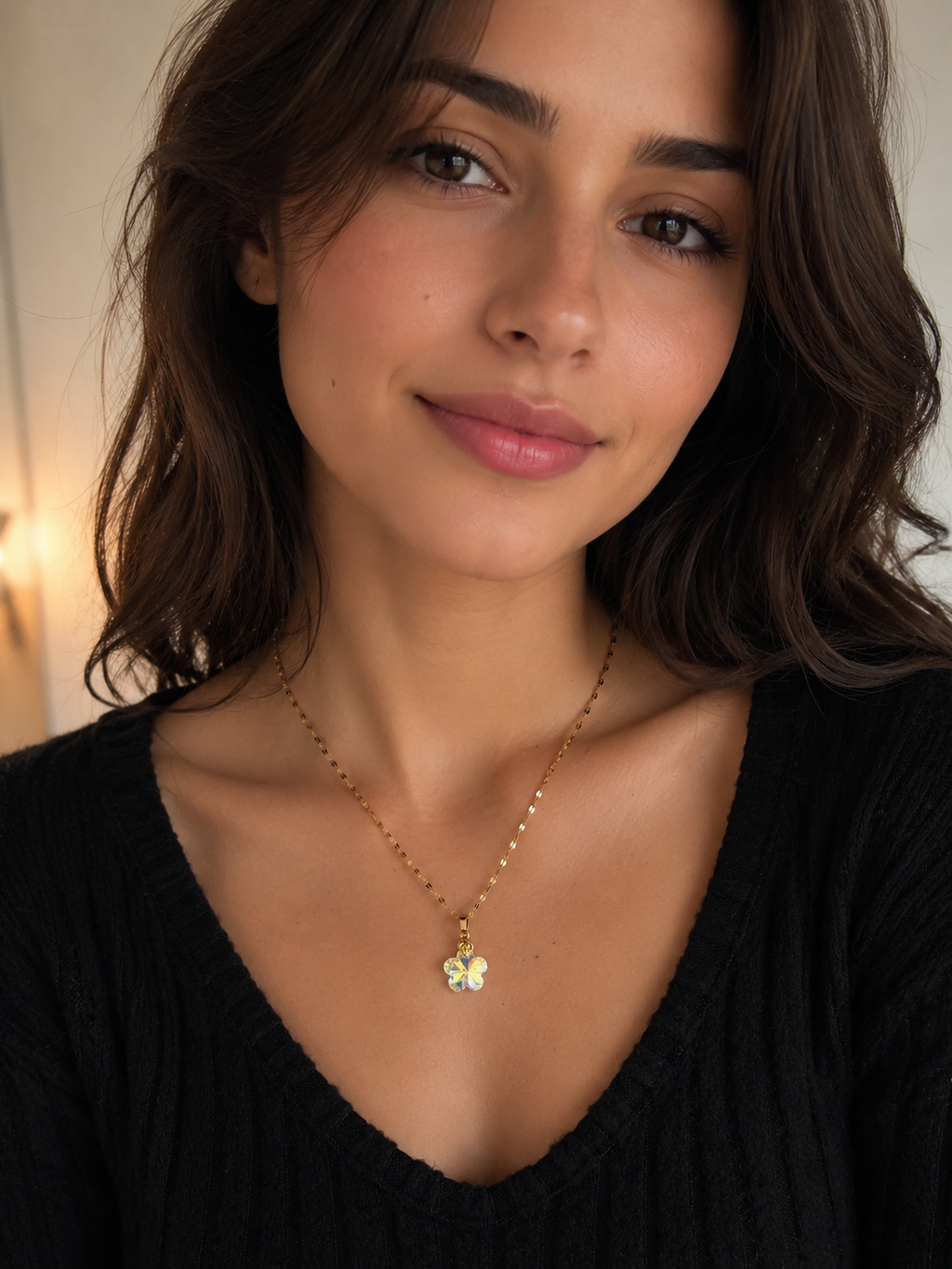 Collier fleur de fraise en cristal or
