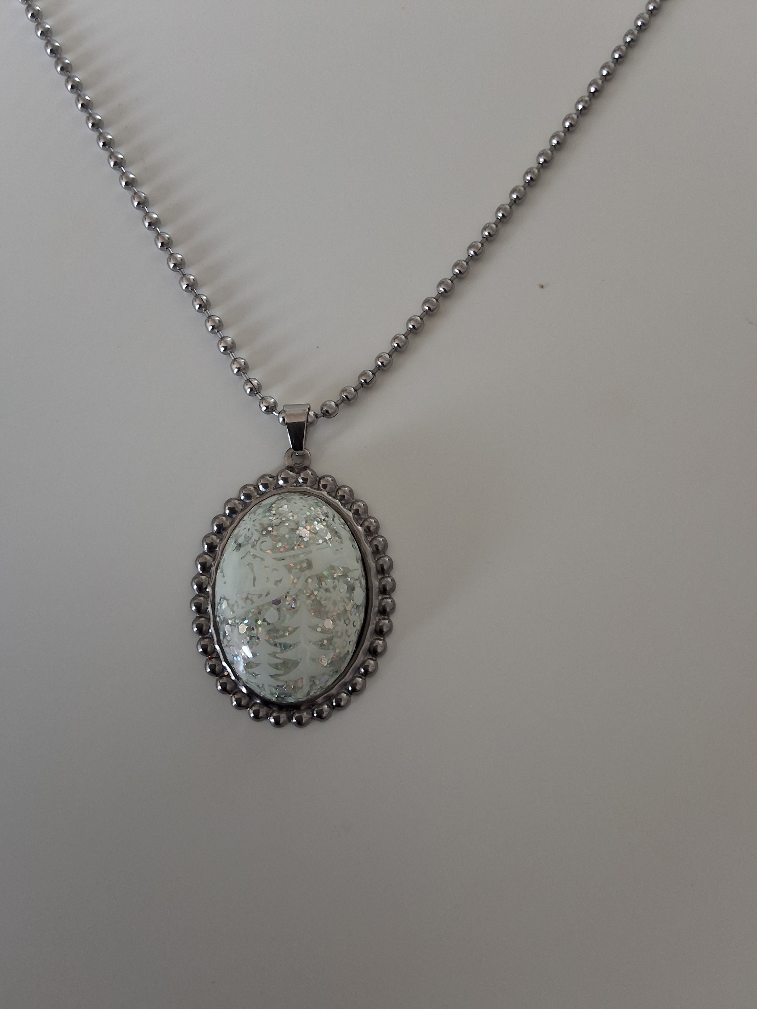 Collier Père Noël – Magie de Noël Scintillante