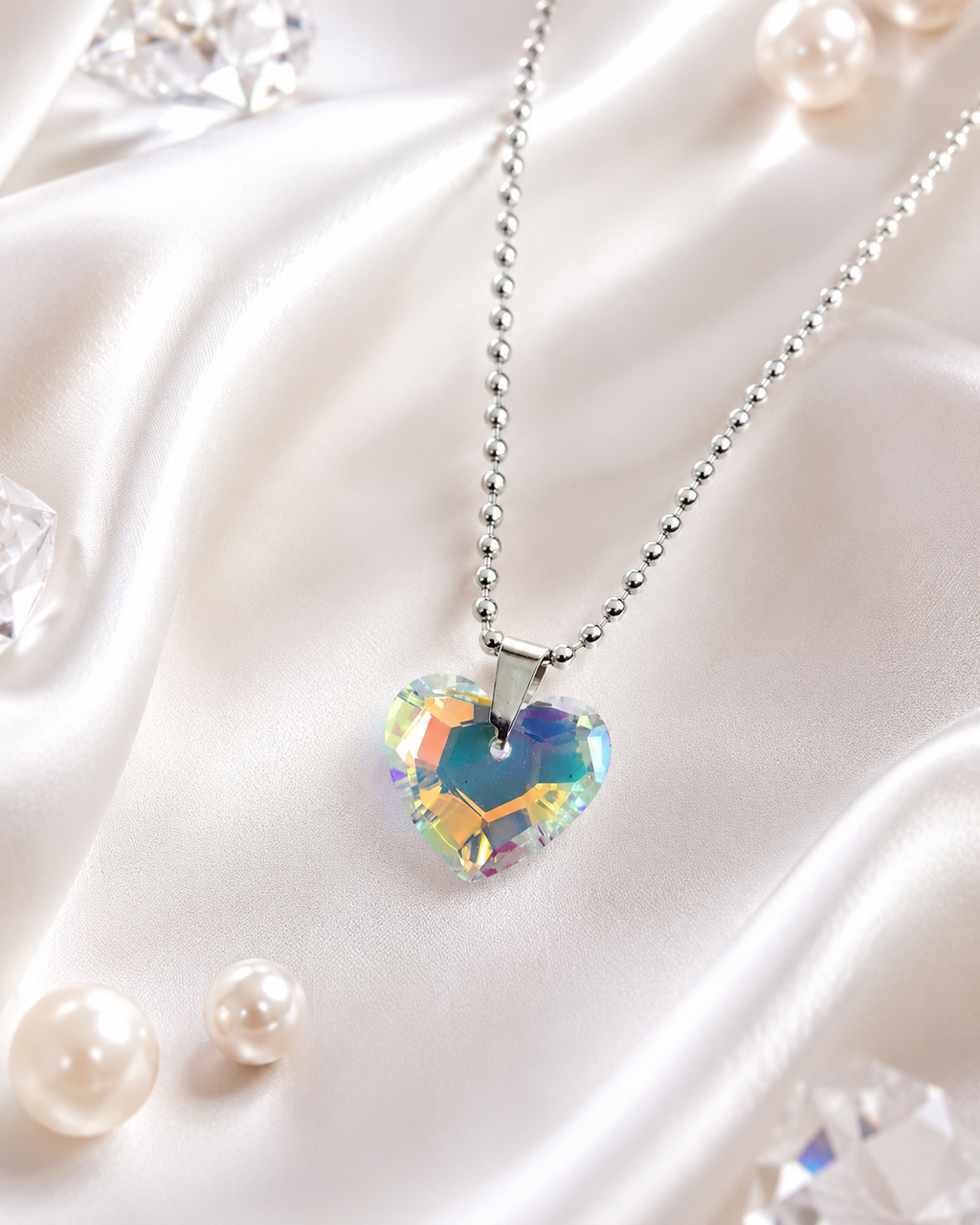 Le collier gros cœur précieux en cristal argenté ...