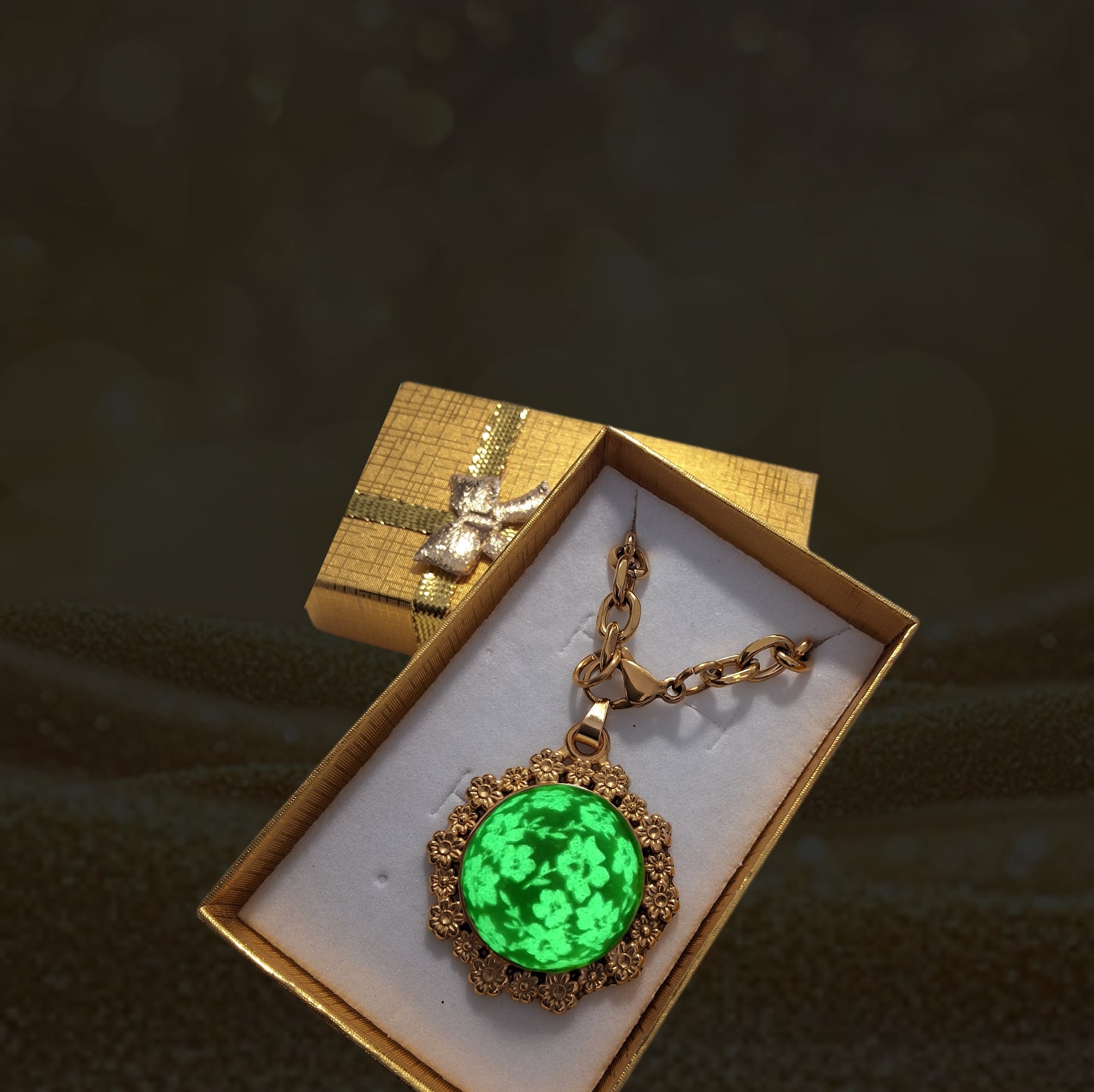 Collier fleures et dentelle.
