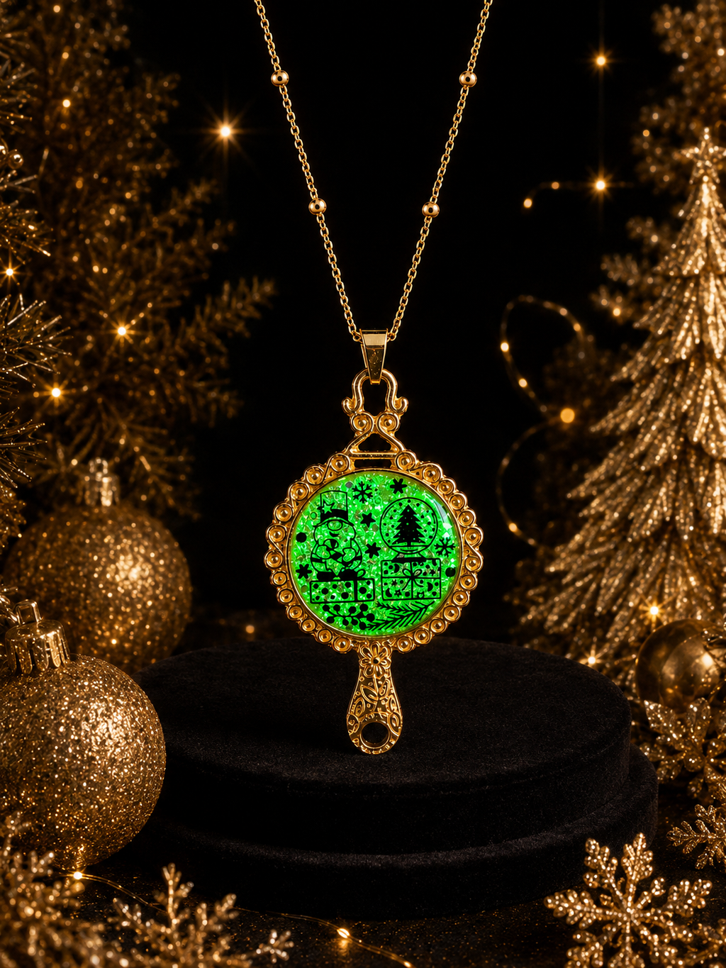 Collier La Magie de Noël Fluorescent – Création Artisanale Plaquée Or 18 Carats