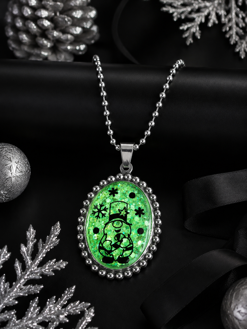 Collier Lutin du Père Noël – Magie Fluorescente vert
