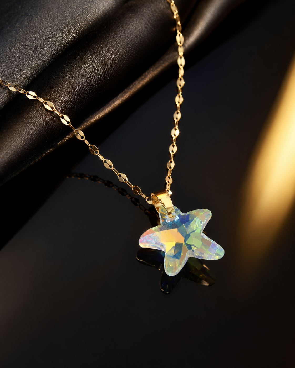 Le collier petite étoile marine en cristal doré