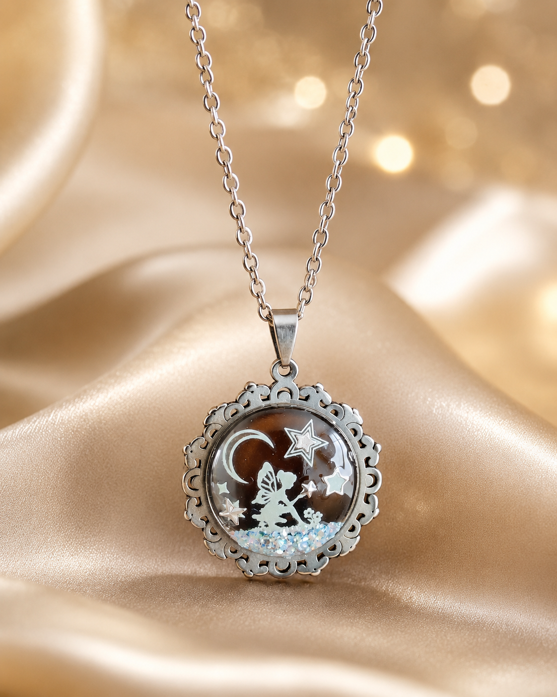 Collier de la fée luna avec grosse perle magique sous la bonne étoile .
