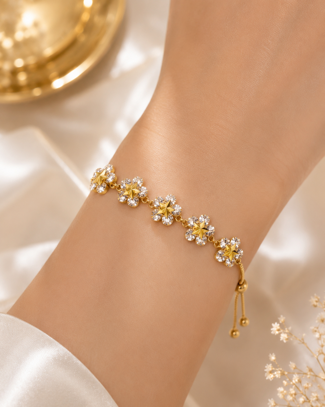 Bracelet floral étoilé doré à 5 oxydes.