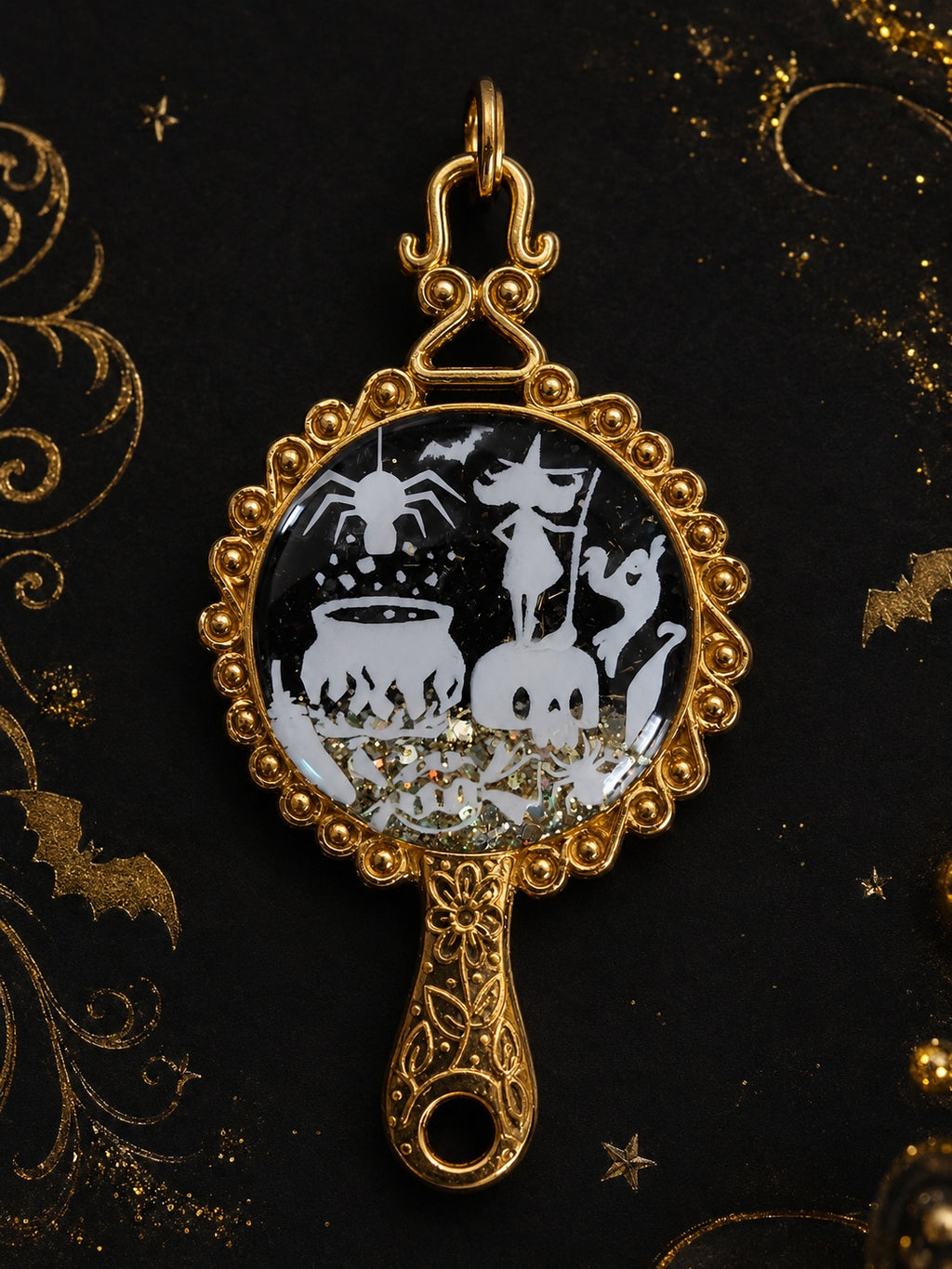Collier Sortilège de Minuit – Sorcière au Chaudron Fluorescente
