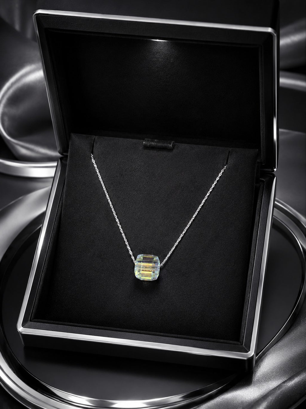 Le collier sucre en cristal argenté