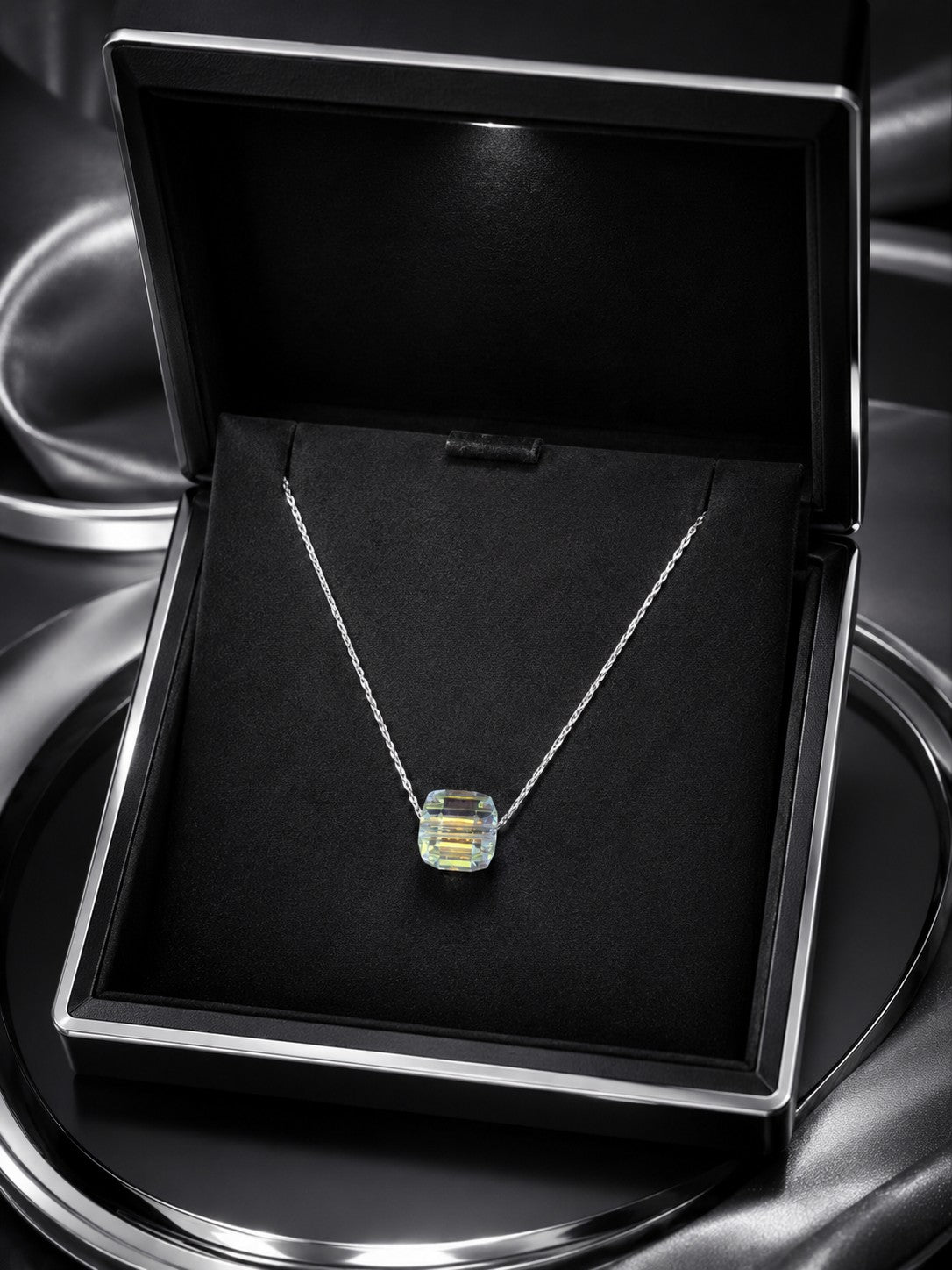 Le collier sucre en cristal argenté
