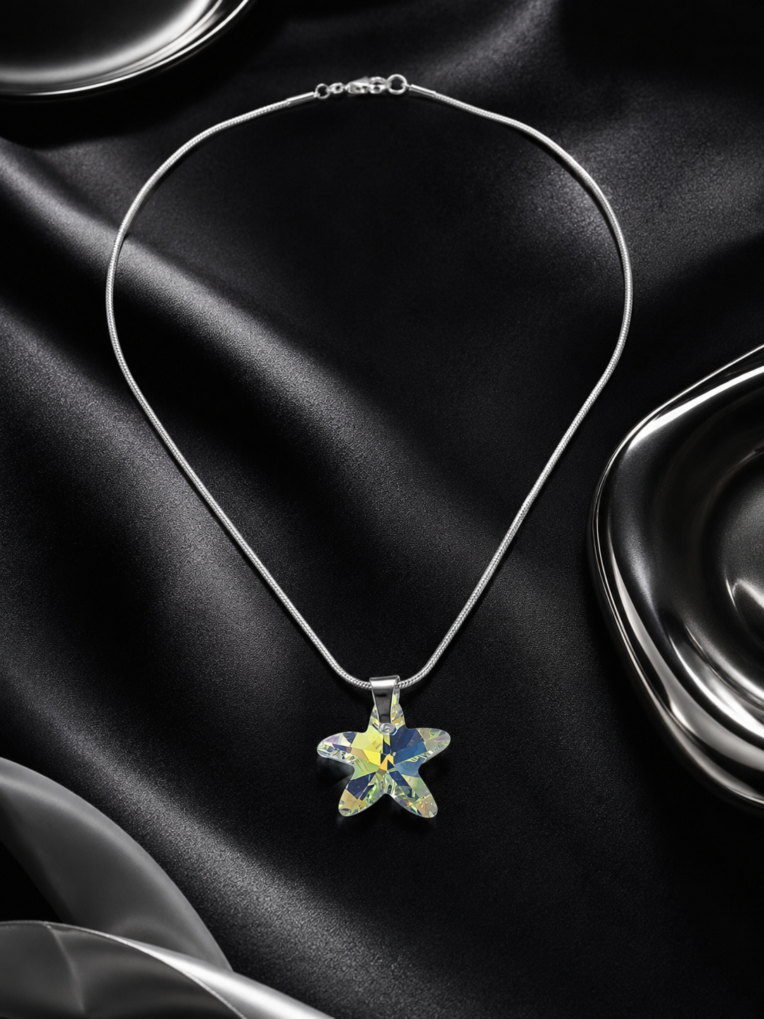 Le collier petite étoile marine en cristal argenté