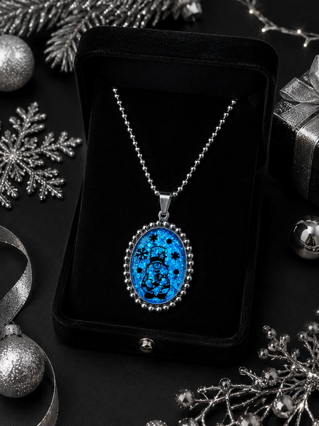 Collier Lutin du Père Noël – Magie Fluorescente bleu