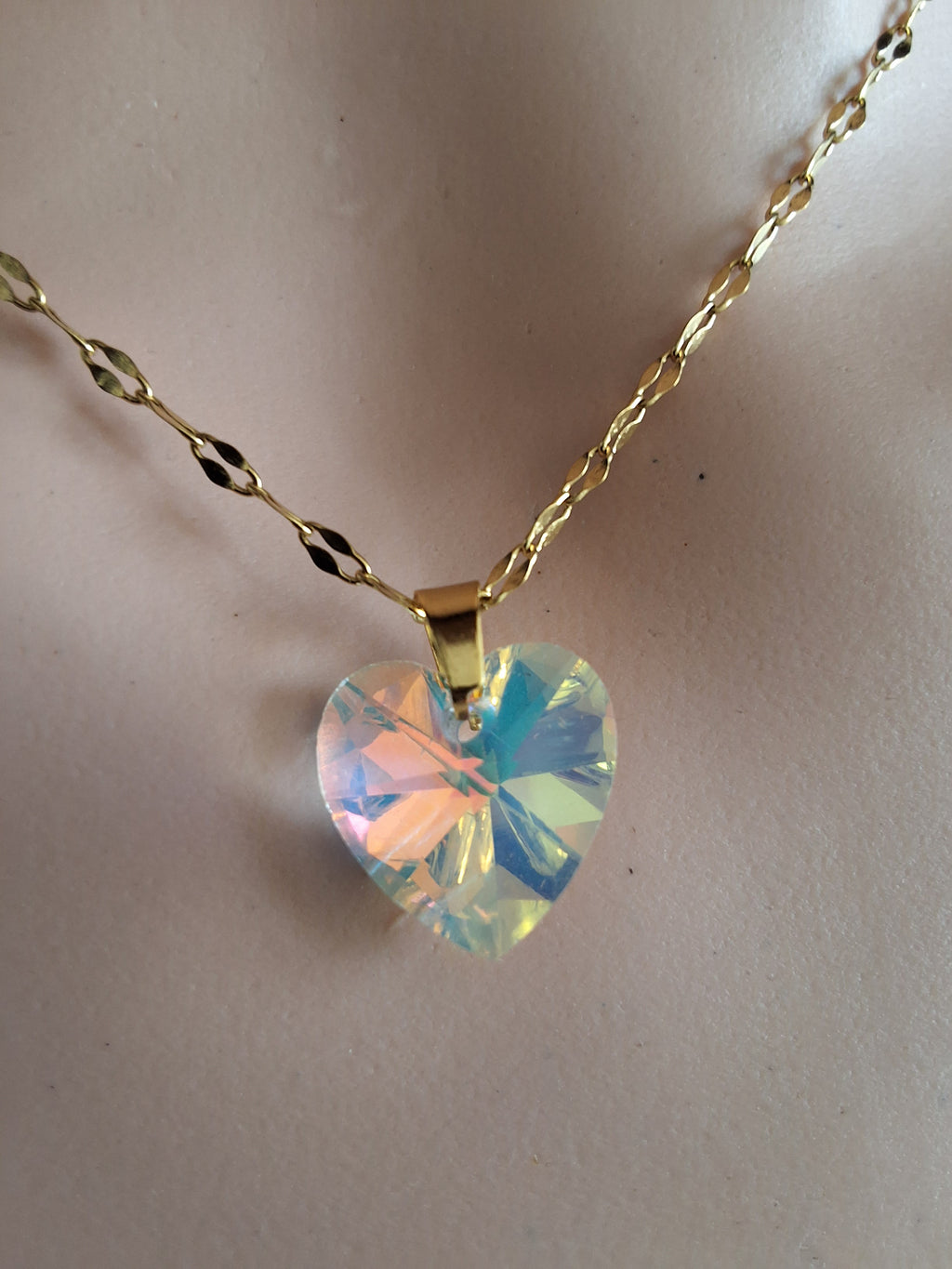 Collier petit cœur en cristal or 2