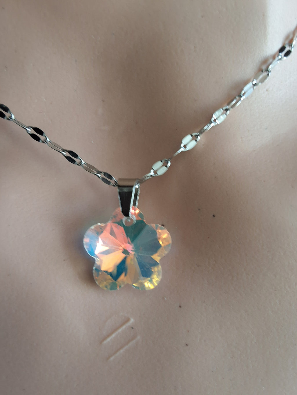 Collier fleurs de fraise en cristal argent
