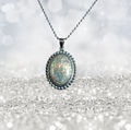 Collier imitation opale bombé