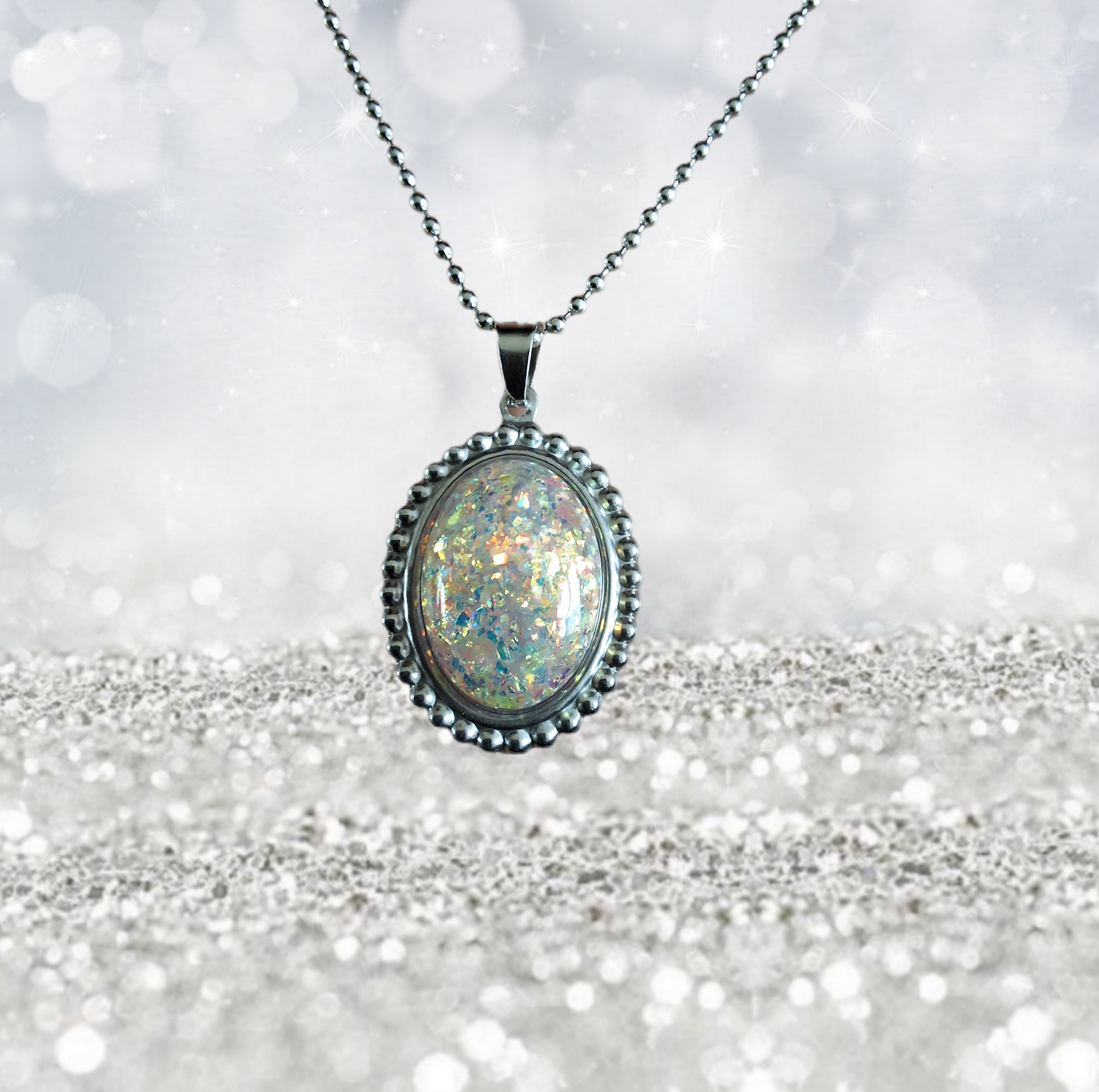 Collier imitation opale bombé