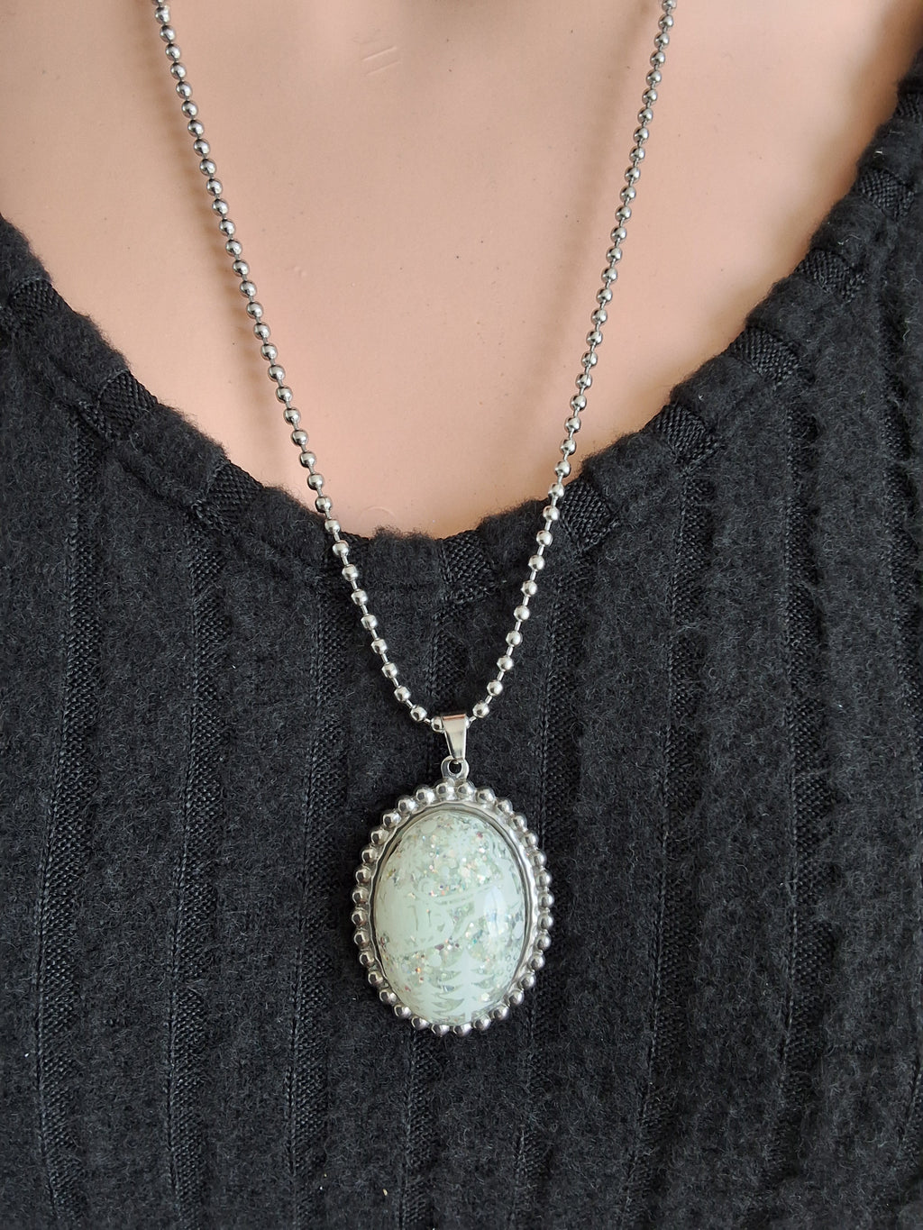 Collier Père Noël – Magie de Noël Scintillante