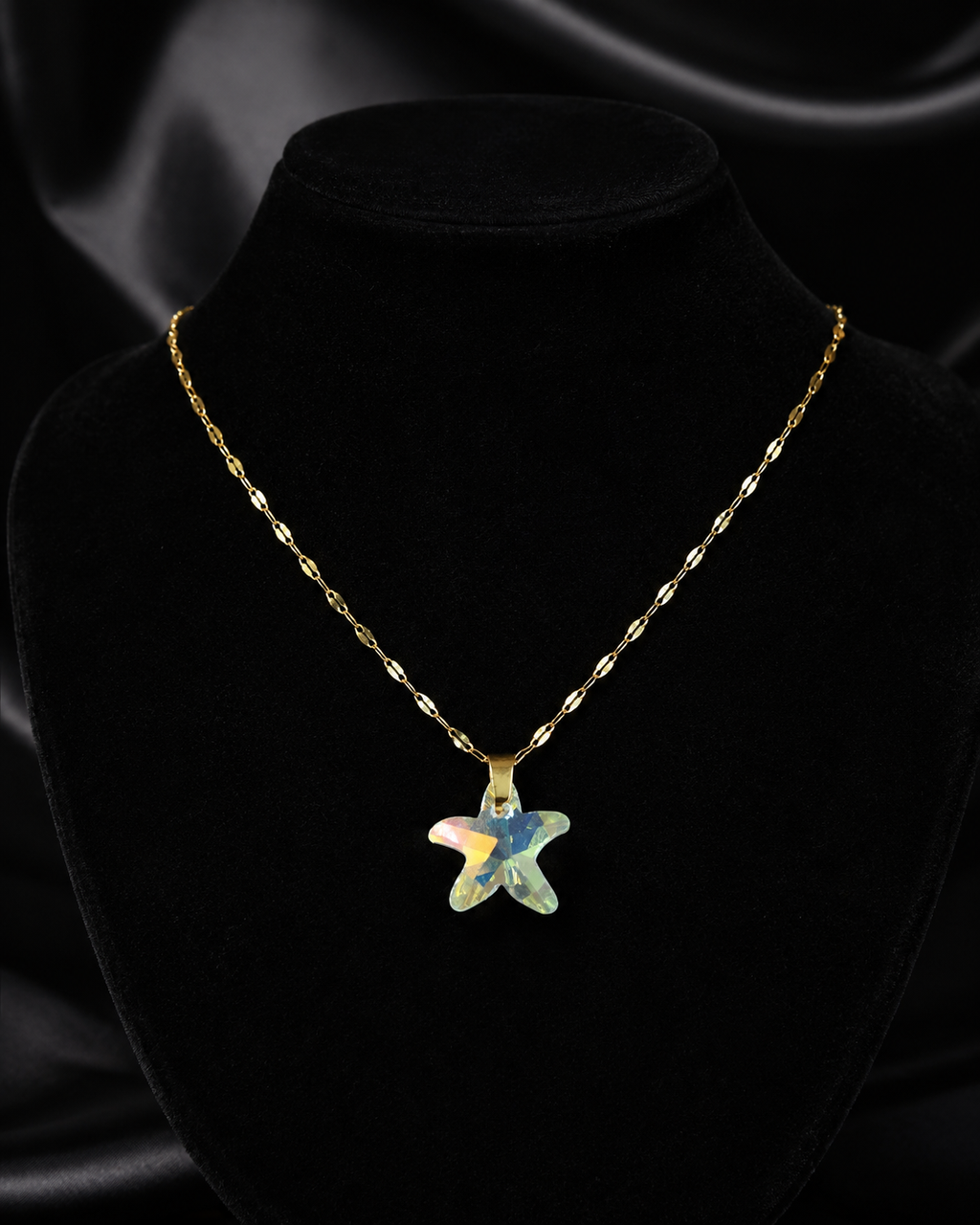 Le collier petite étoile marine en cristal doré