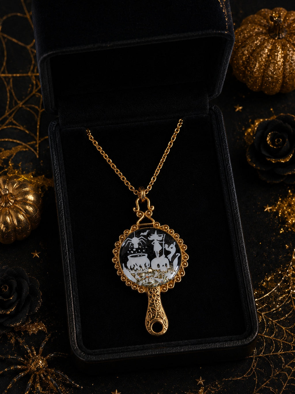 Collier Sortilège de Minuit – Sorcière au Chaudron Fluorescente