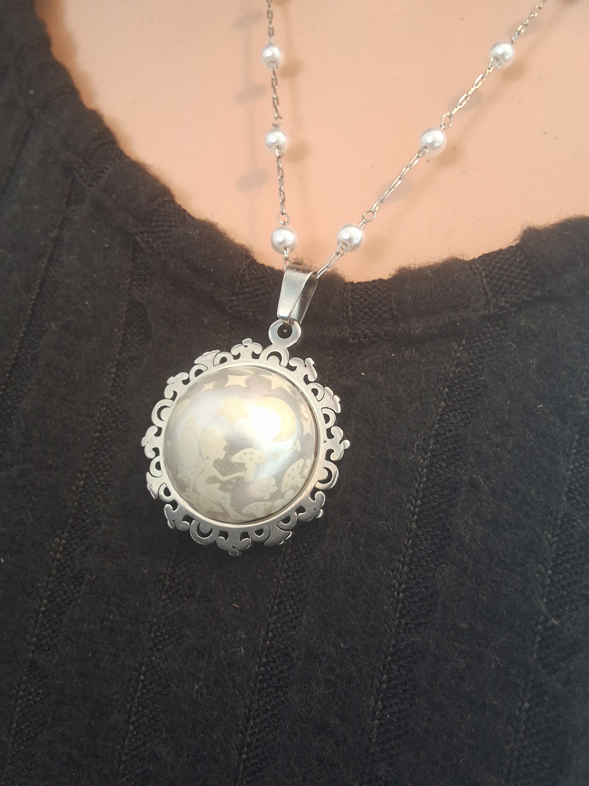 Collier rond dentelle moyenne perle de la fée préline.