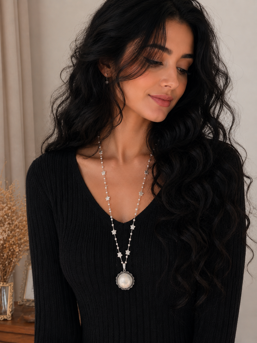 Collier rond à dentelle avec grosse perle blanche de la fée planissette