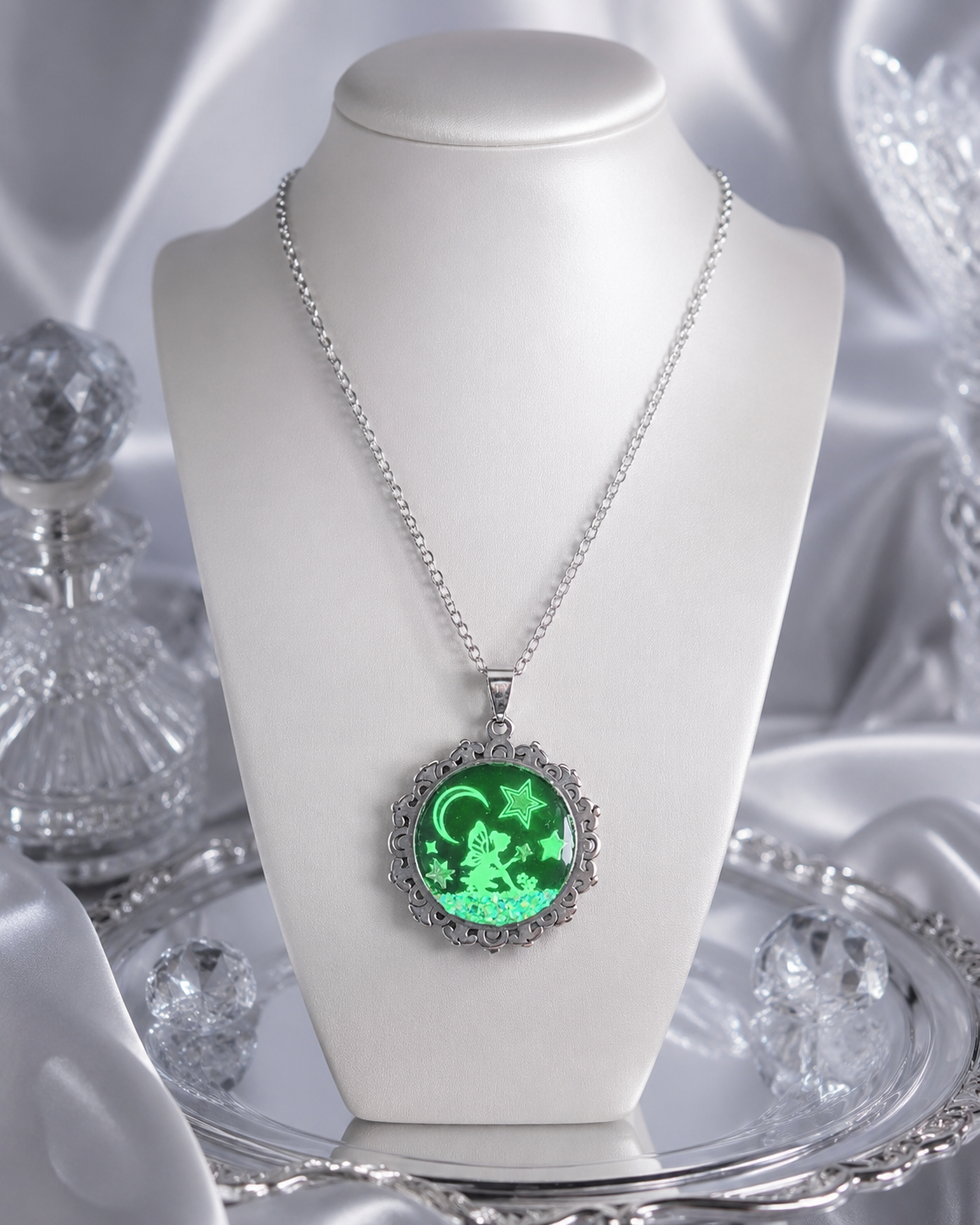 Collier de la fée luna avec grosse perle magique sous la bonne étoile .
