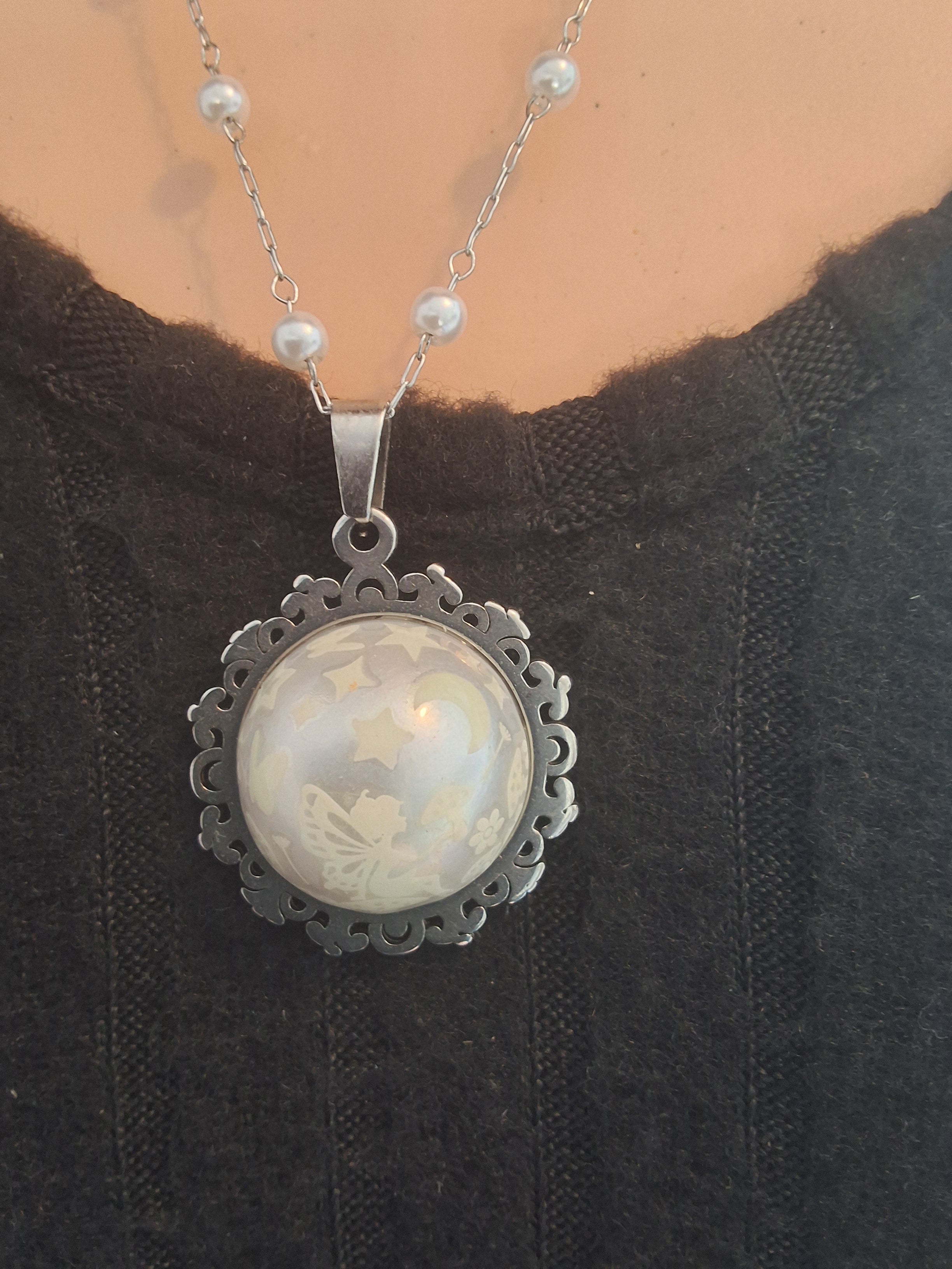 Collier rond dentelle moyenne perle de la fée préline.