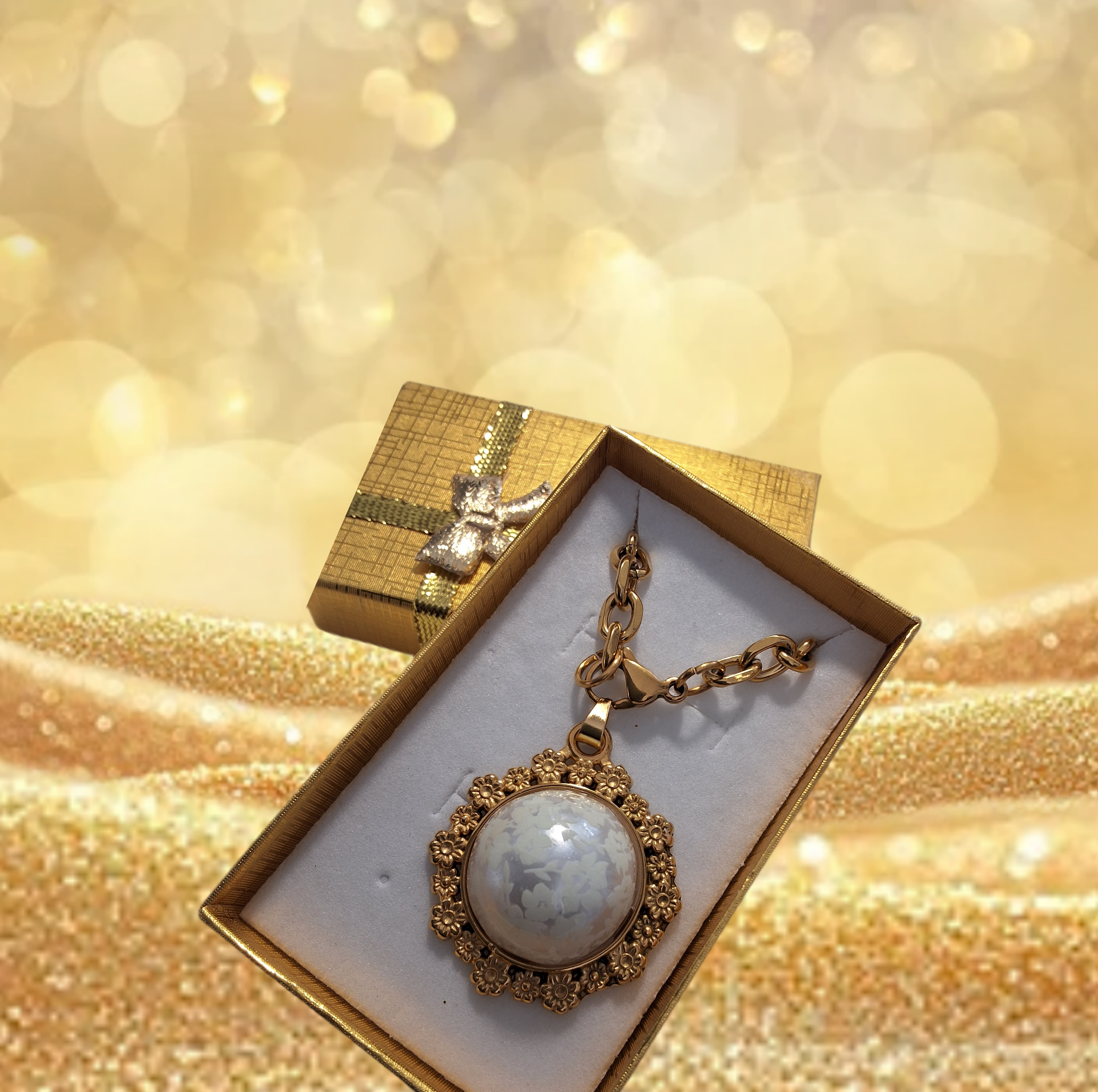Collier fleures et dentelle.
