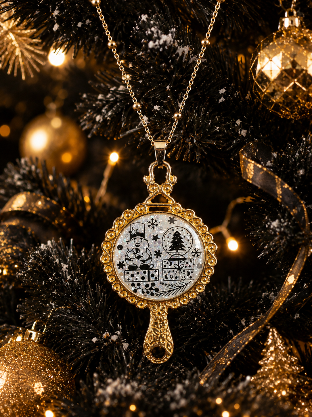 Collier La Magie de Noël Fluorescent – Création Artisanale Plaquée Or 18 Carats