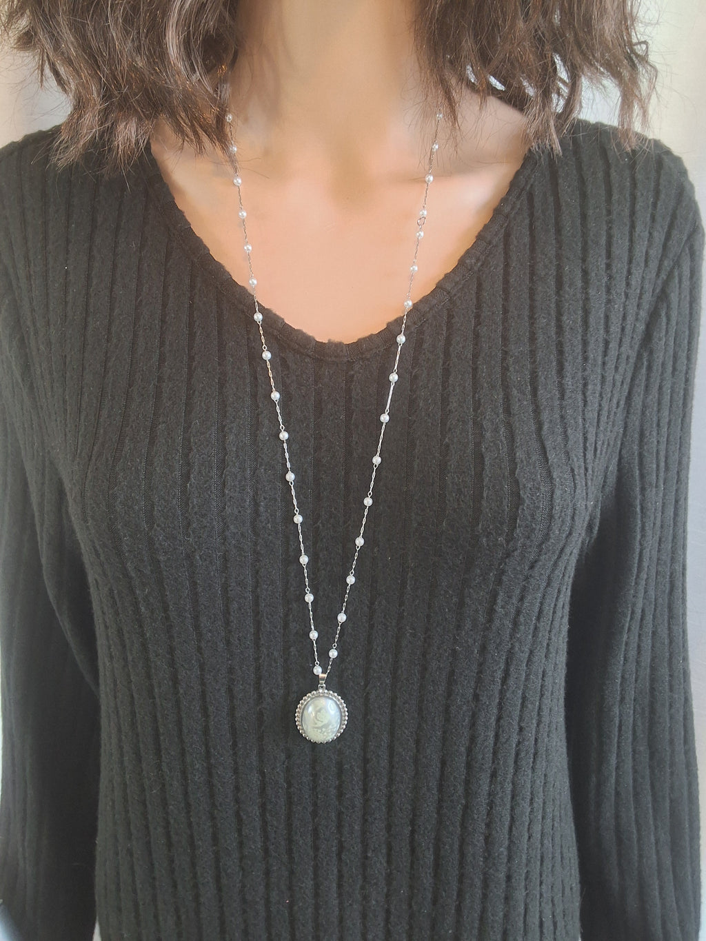 Collier perle ovale avec la fée planissette