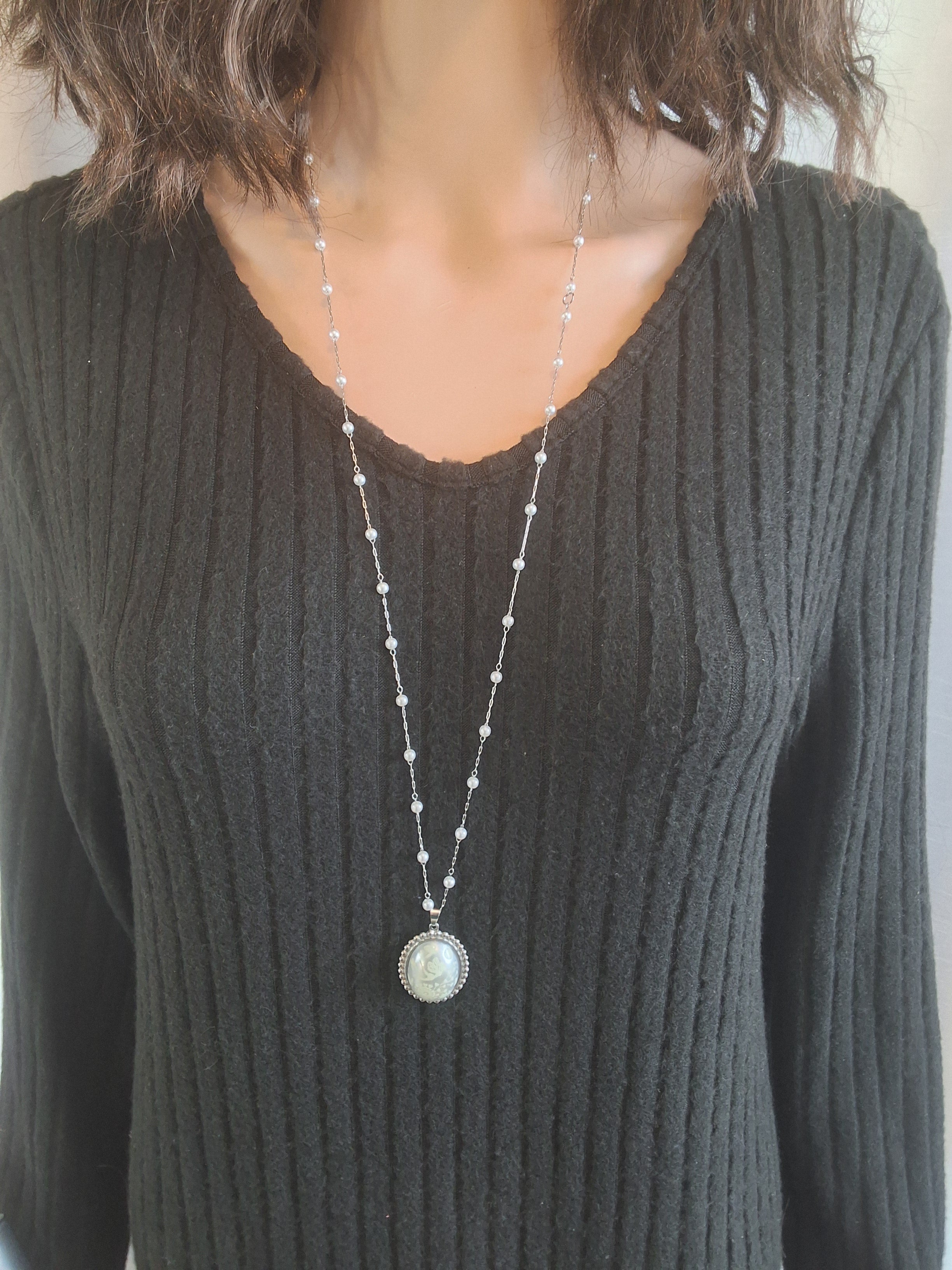 Collier perle ovale avec la fée planissette