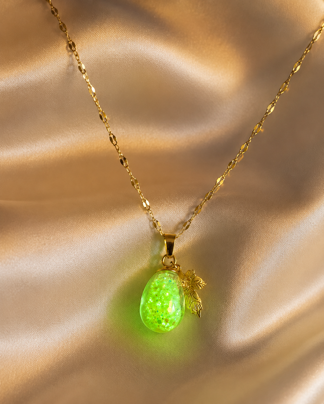 Collier or enchanté de raisin vert
