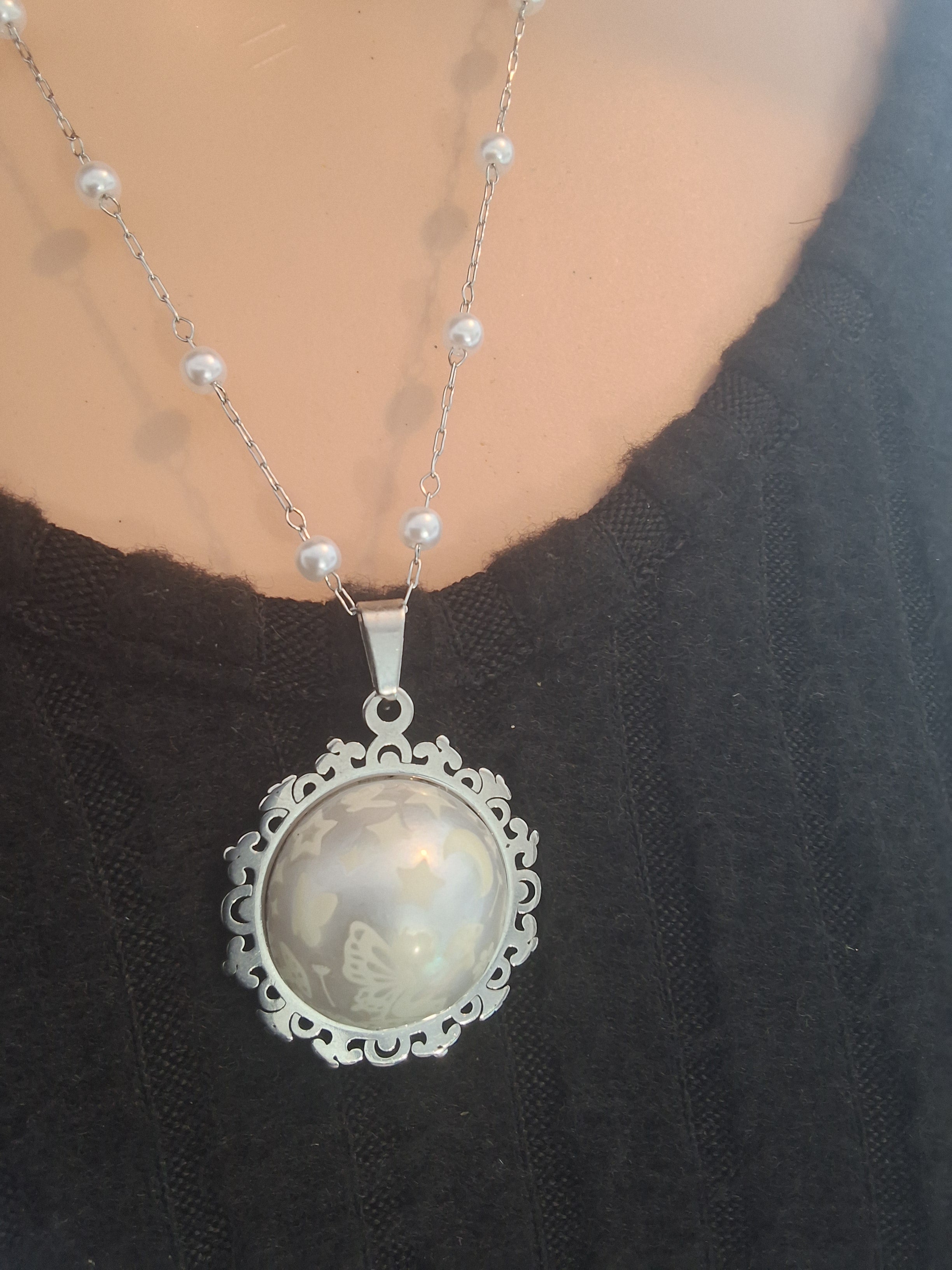 Collier rond dentelle moyenne perle de la fée préline.
