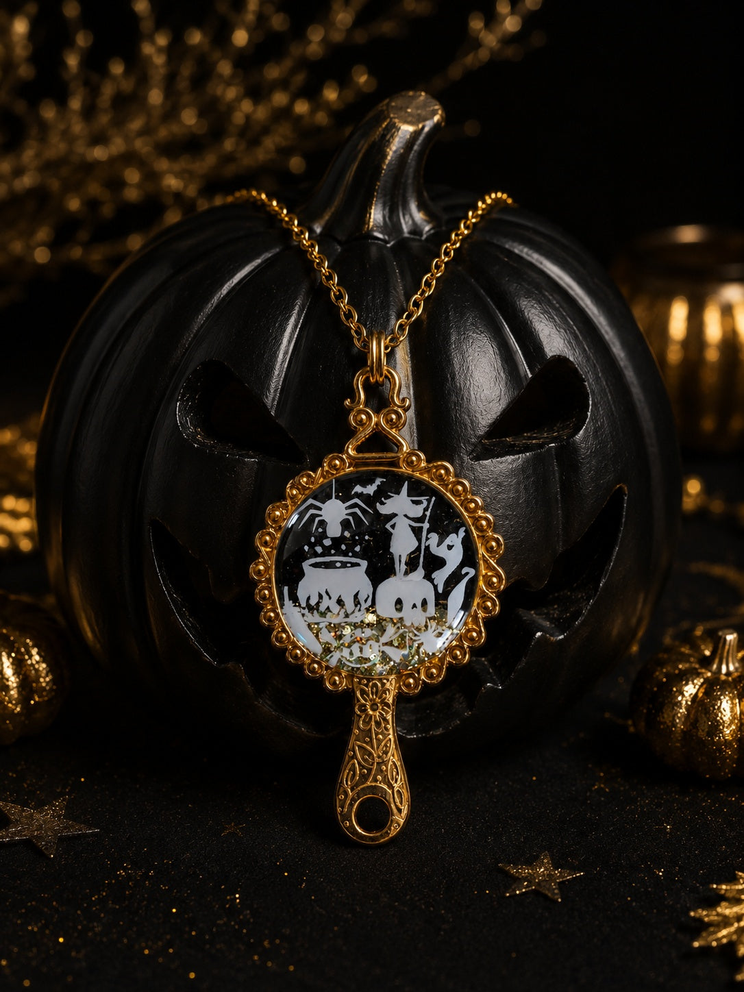Collier Sortilège de Minuit – Sorcière au Chaudron Fluorescente