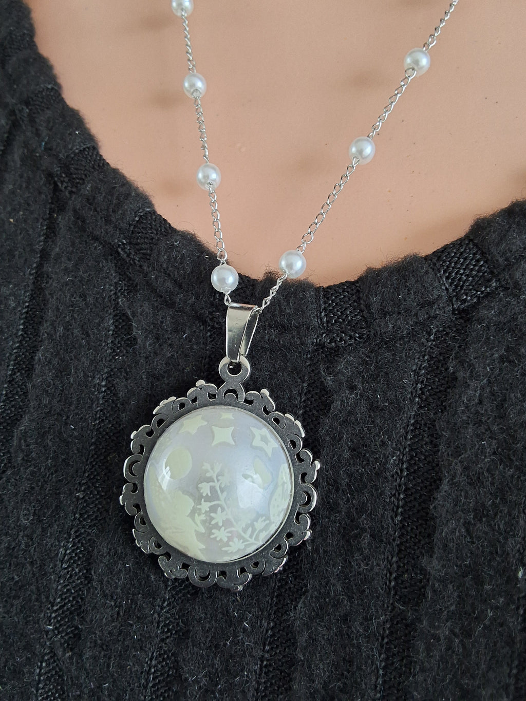 Collier rond à dentelle moyenne perle blanche de la fée jadelia