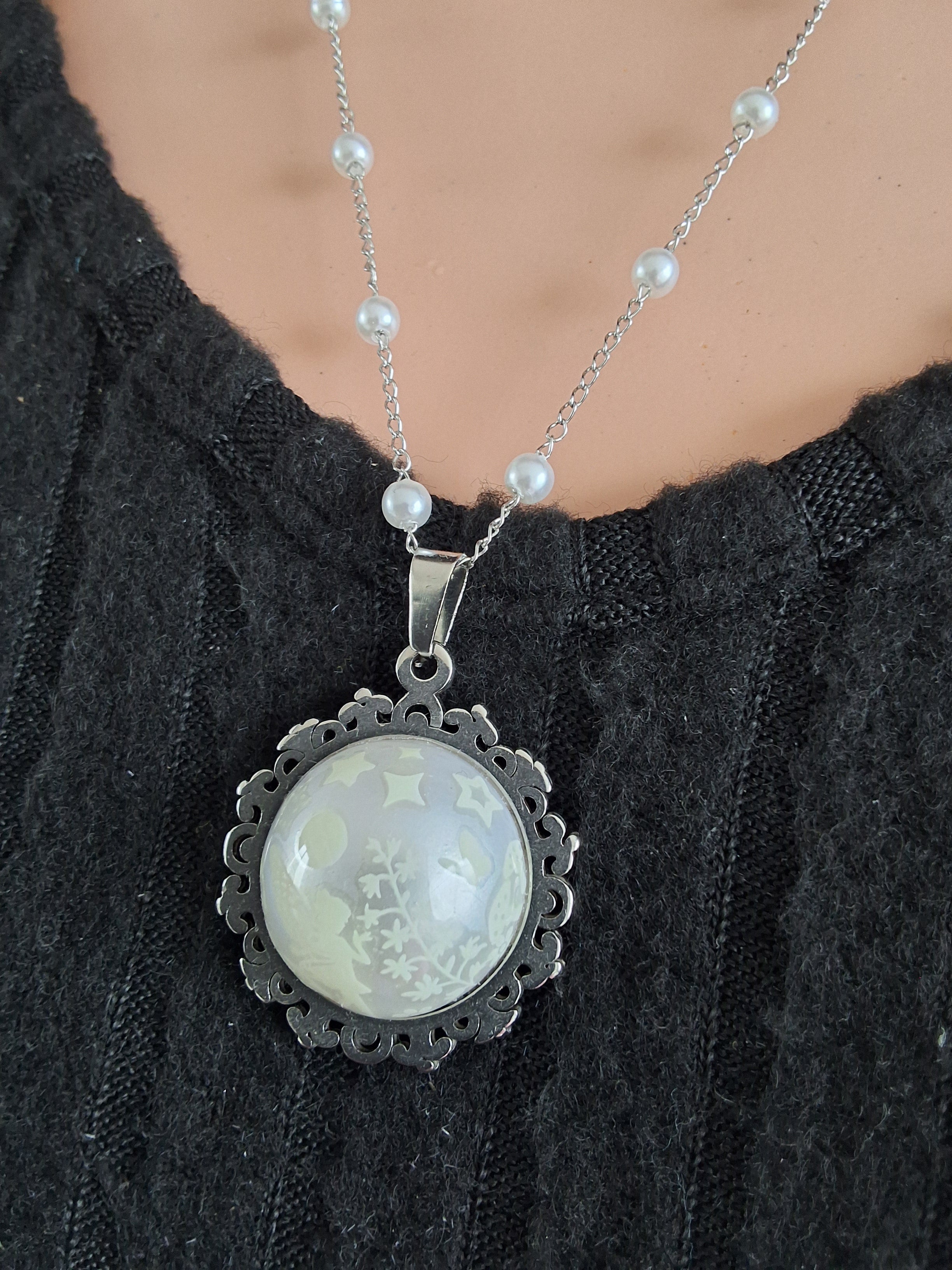 Collier rond à dentelle moyenne perle blanche de la fée jadelia
