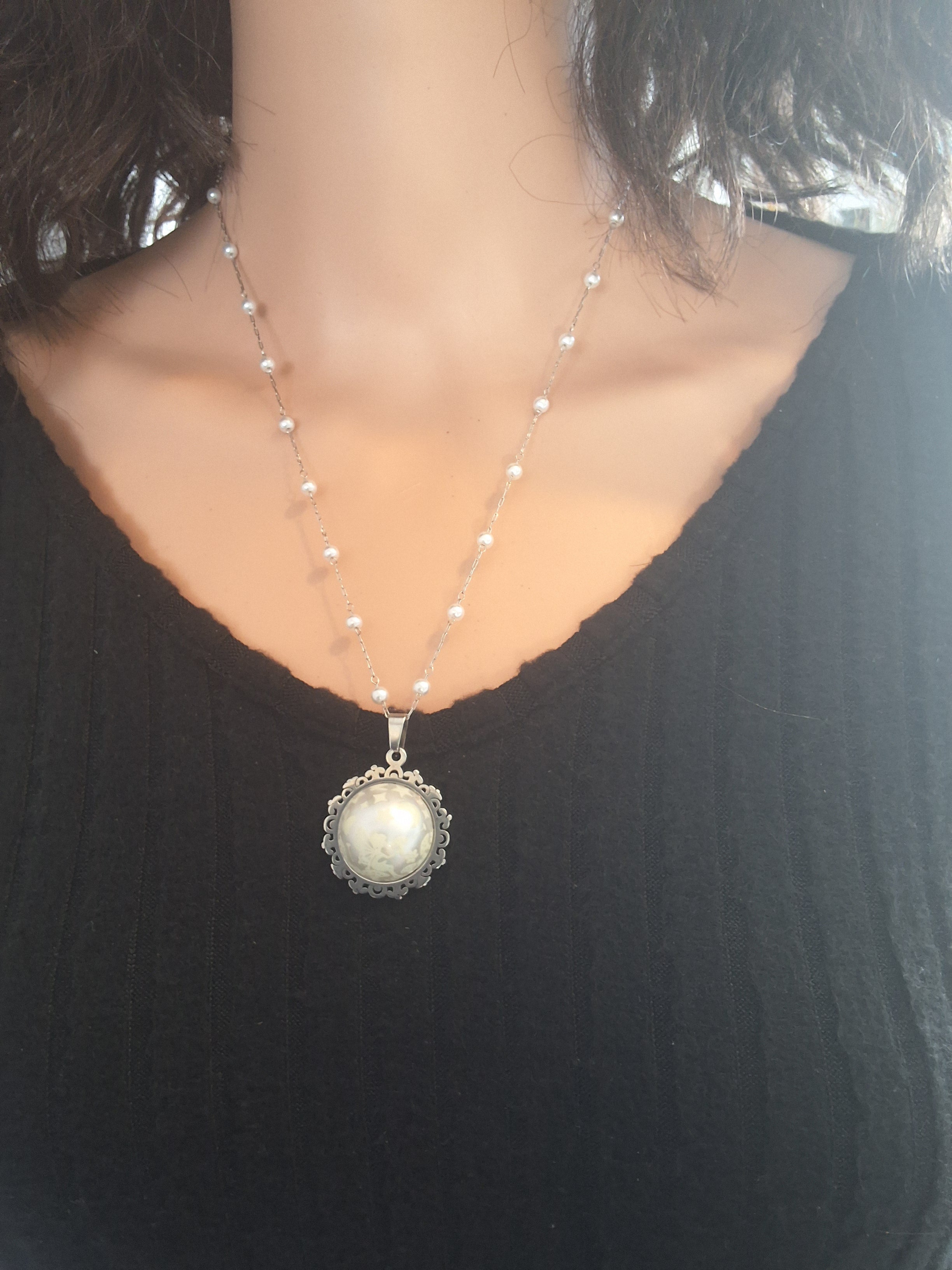 Collier rond dentelle moyenne perle de la fée préline.