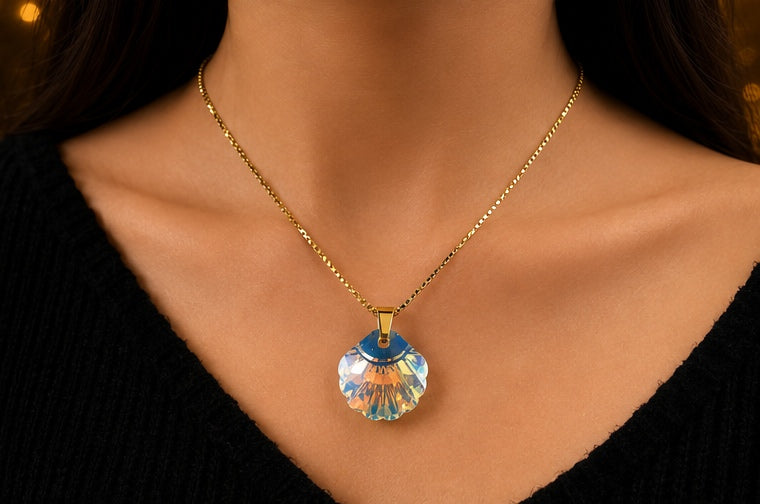 Collier coquillage en cristal doré