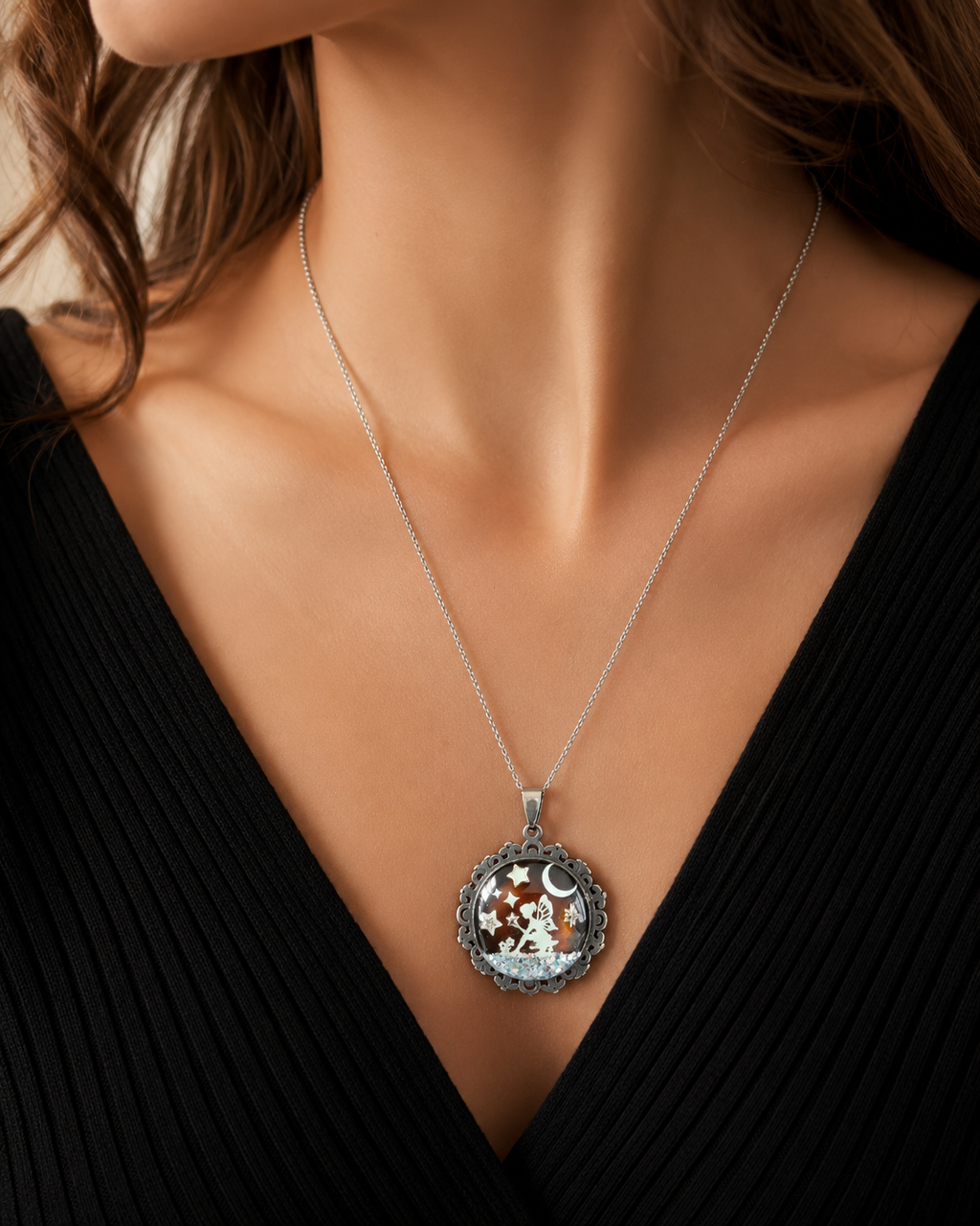 Collier de la fée luna avec grosse perle magique sous les étoiles